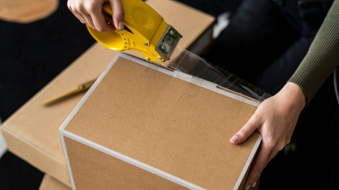 Välj rätt packtejp för flyttlådorna illustration